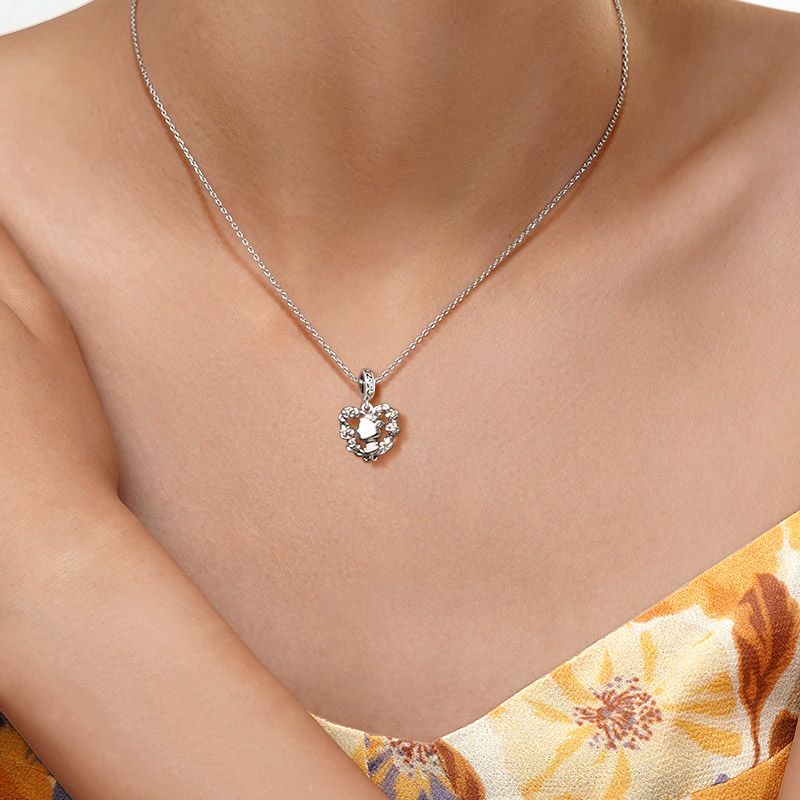 Queen & Flower Pendant