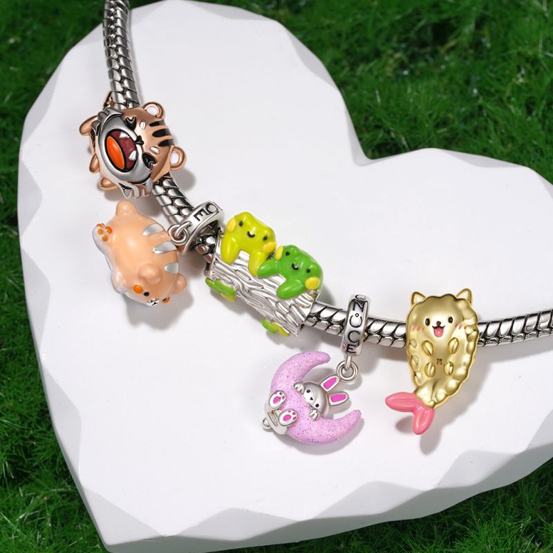 Frogs in Love Charm