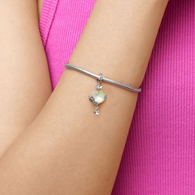 Bee Loves Daisy Flower Pendant