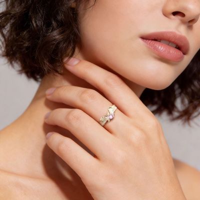 Round-Cut  Engagement Ring